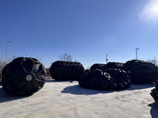 Kualitas Customized ISO17357 Pneumatic Rubber Fender 0.3-4.8 M for Marine Applications pabrik