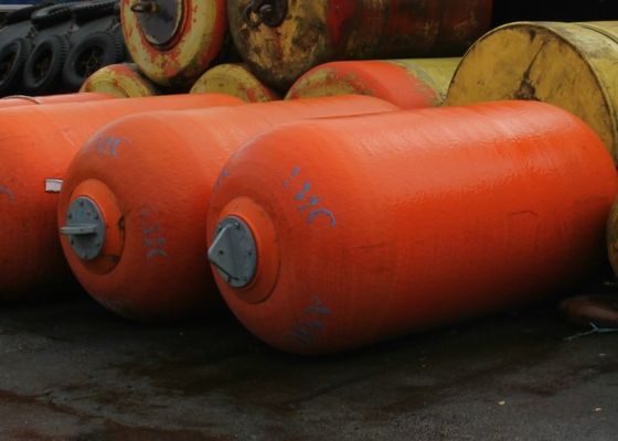 Kualitas Sertifikat CCS Eva Marine Boat Fender Kemampuan Penyerapan Energi Yang Baik pabrik