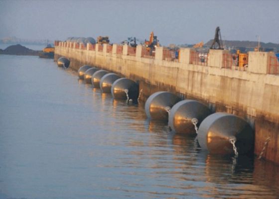 Kualitas High Density Foam Core Foam Filled Fender with High Energy Absorption Capacity and Positive Buoyancy for Marine Protection pabrik