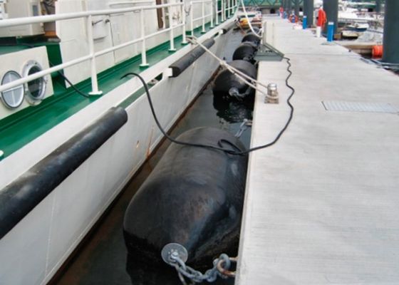 Kualitas Marine Fender with High Energy Absorption Capacity UV Resistant And Corrosion Resistant Foam Filled Fender with 24 Months Warranty Pabrik