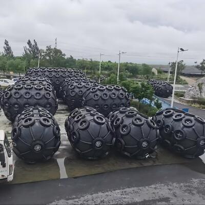 Kualitas Heavy Duty Pneumatic Rubber Fender Inflatable Yokohama Type Fender for Protection of Large Oil Tankers and Gas Carriers pabrik