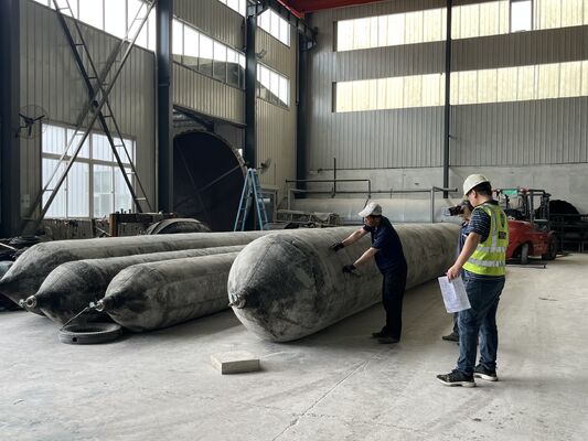 Kualitas Marine Rubber Airbag with Stainless Steel Mounting Hardware for Corrosion Free Installation and 0.8-3 M Diameter Pabrik