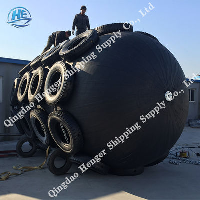 Kualitas 50KPa / 80Kpa ISO 17357 Marine Rubber Fender Yokohama Ship Buoy Fender pabrik