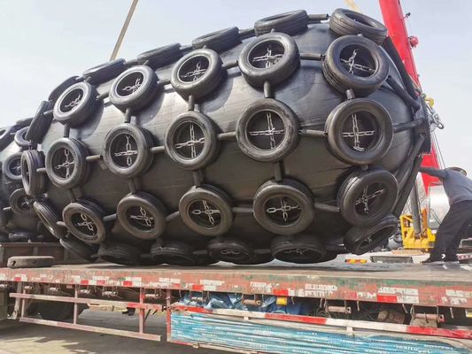 Kualitas Panjang 9m Diameter 4.5m 80kPa Pneumatic Rubber Fender pabrik