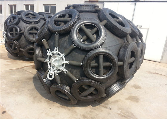 Kualitas Long Lifespan Boat Mooring Fenders Marine Boat Fender Dengan Rantai Warna Hitam pabrik