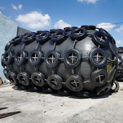 Kualitas ISO 17357 Standard Pneumatic Rubber Fender Sling Type Yokohama Fender pabrik