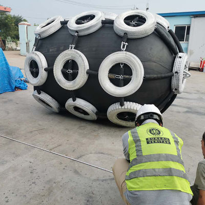 Kualitas STS Floating Pneumatic Rubber Fender Ship To Ship Transfer Operation pabrik