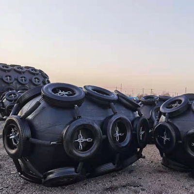 Kualitas Fender Karet Pneumatik yang Disesuaikan dengan Ukuran Tersedia 0,3-4,8 M dan Tekanan 50kpa & 80kpa untuk Aplikasi Fender Kapal pabrik