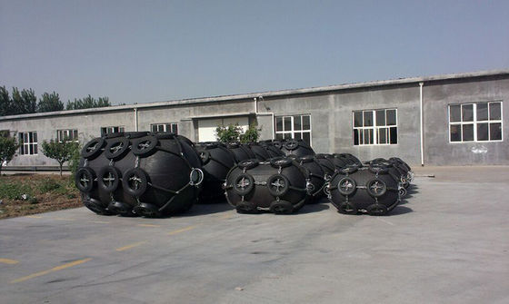 Kualitas Karet Alam Floating Inflatable Marine Fender Pneumatic Type Fender Yokohama pabrik