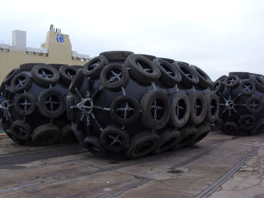 Kualitas Marine Iso 17357 Bersertifikat Yokohama Rubber Fender 50kpa D1.5M * L3.0M pabrik