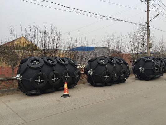 Kualitas Mooring Berthing Floating Yokohama Pneumatic Rubber Fender Rubber Dock Fender pabrik