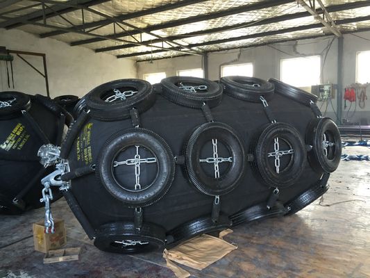Kualitas 50Kpa BV Sertifikat Docking Fender Karet Pneumatik Laut pabrik