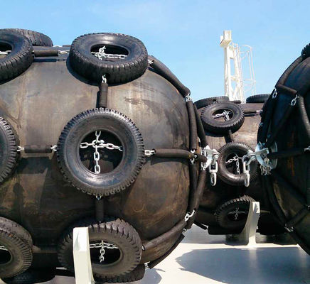 Kualitas Floating Pneumatic Yokohama Fender 50Kpa Dengan Jaring Ban Rantai pabrik