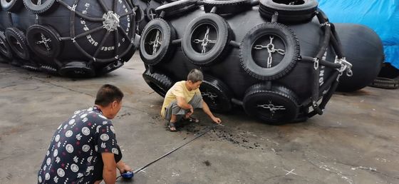 Kualitas Fender Karet Pneumatik Perahu Dengan Ban Dan Rantai pabrik