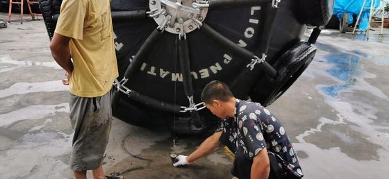 Kualitas Pneumatic Floating Submarine Fender Yokohama Pneumatic Rubber Fender pabrik