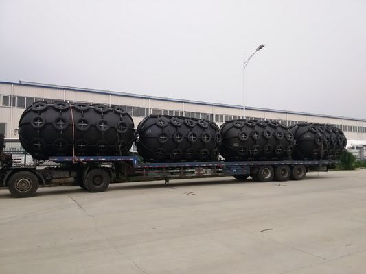Kualitas Rope Nets Floating Pneumatic Rubber Fenders Pneumatic Marine Fender d Type Fender pabrik
