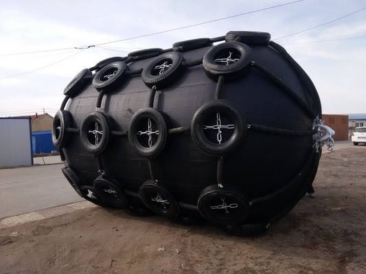 Kualitas Rope Nets Floating Pneumatic Rubber Fenders Pneumatic Marine Fender d Type Fender pabrik