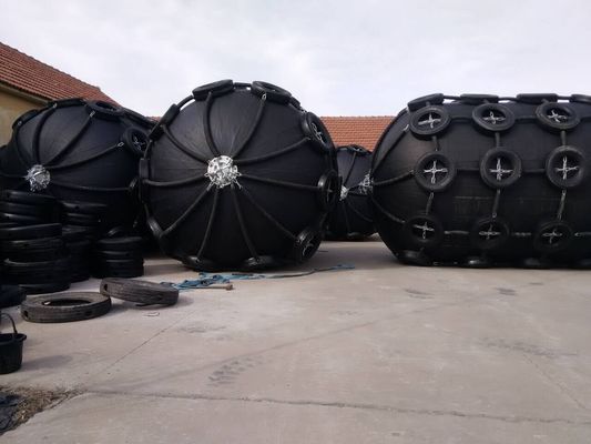 Kualitas Rope Nets Floating Pneumatic Rubber Fenders Pneumatic Marine Fender d Type Fender pabrik