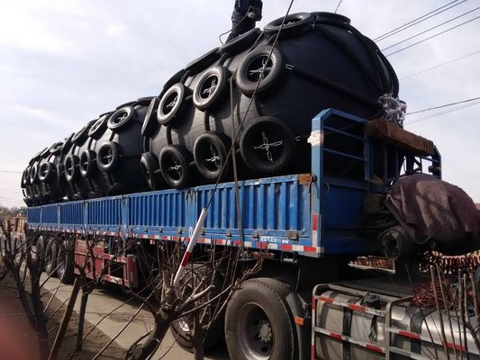 Kualitas Rope Nets Floating Pneumatic Rubber Fenders Pneumatic Marine Fender d Type Fender pabrik