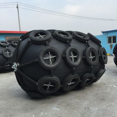 Kualitas Karet Mat Dengan Rope Net Pneumatic Boat Fender Pneumatic Rubber Fender pabrik