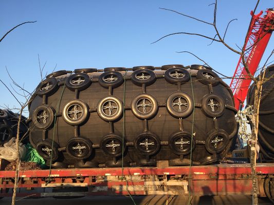 Kualitas Karet Mat Dengan Rope Net Pneumatic Boat Fender Pneumatic Rubber Fender pabrik