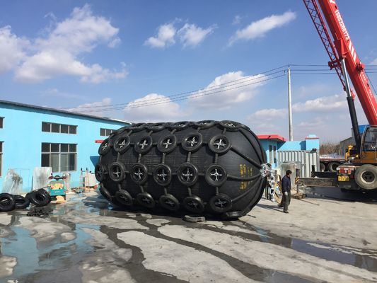 Kualitas Yokohama Pneumatic Ribbed Fender Marine Equipment Yokohama Pneumatic Rubber Fender pabrik