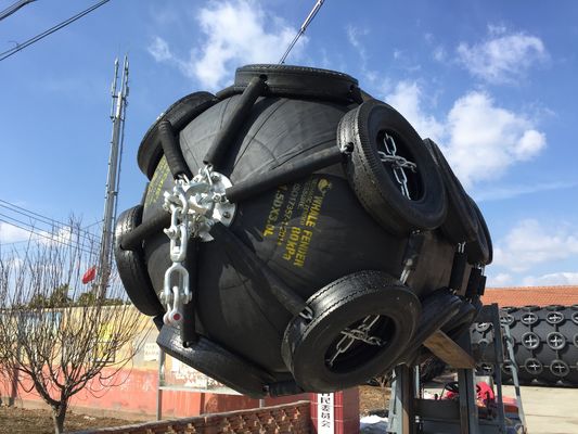 Kualitas Yokohama Pneumatic Ribbed Fender Marine Equipment Yokohama Pneumatic Rubber Fender pabrik