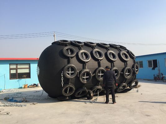 Kualitas 50Kpa 3.3 * 6.5m fender karet pneumatik laut hitam dengan ban pabrik