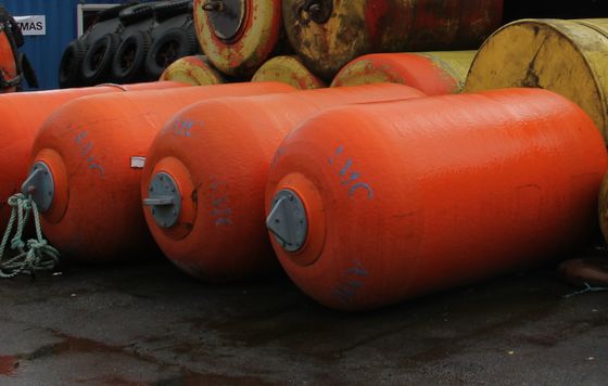 Kualitas Marine Solid EVA Foam Filled Fender Floating Dock Cylindrical Rubber Fender pabrik