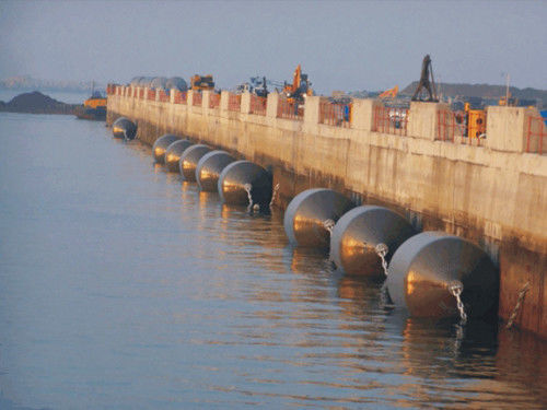 Kualitas Hot Dip Galvanized Foam Filled Fender with High Energy Absorption and Maintenance-free Design for Marine Vessel Protection pabrik
