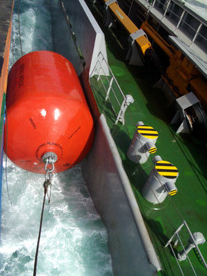 Kualitas Sling Type Solid Foam Filled Marine Fender Dan Cylindrical Eva Foam Filled Fender pabrik