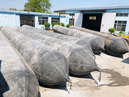 Kualitas ISO14409 Standard Marine Rubber Airbag Hitam atau Customized Marine Rubber Airbag Dirancang untuk Aman dan Penanganan Kapal Laut pabrik