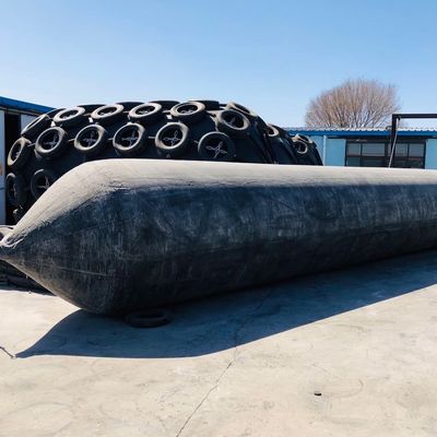 Kualitas ISO14409 Standard Marine Rubber Airbag Hitam atau Customized Marine Rubber Airbag Dirancang untuk Aman dan Penanganan Kapal Laut pabrik