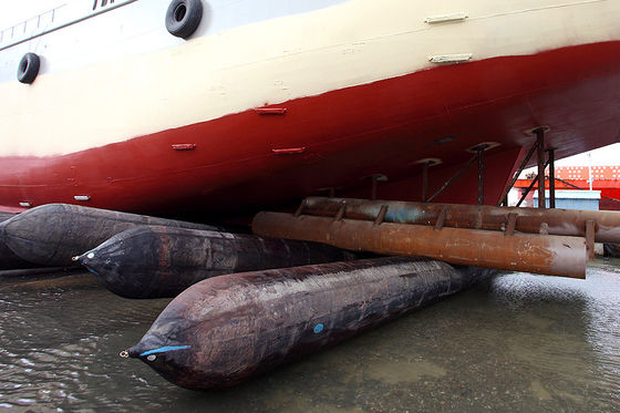 Kualitas Airbag Laut Tiup Hitam Ukuran Disesuaikan Sertifikasi CCS BV pabrik