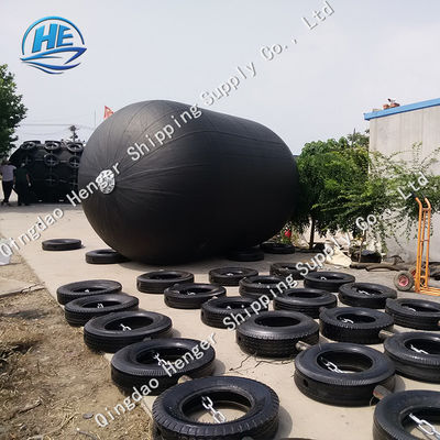Kualitas 2.5 * 4m Marine Pneumatic Rubber Fender Dengan Galvanis Dan Dermaga Selubung Ban Dan Kapal pabrik