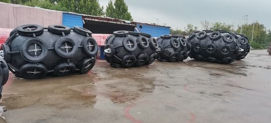 Kualitas Yokohama Type Pneumatic Rubber Fender Boat Marine Rubber Fender pabrik