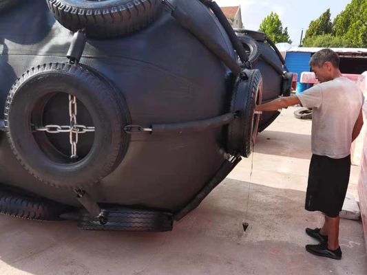 Kualitas Yokohama Type Pneumatic Rubber Fender Boat Marine Rubber Fender pabrik