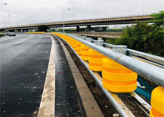 Kualitas Highway Safety Guardrail Roller Barrier Crash Barrier EVA Rolling Barrels pabrik