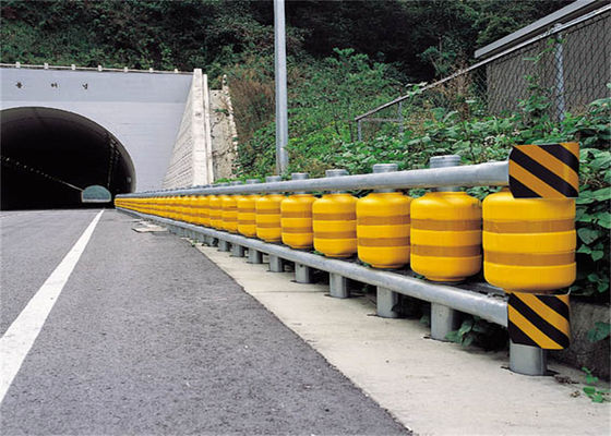 Kualitas Roadway Safety Barrier Keselamatan Lalu Lintas EVA Roller Barrier Anti Crash Barrier pabrik
