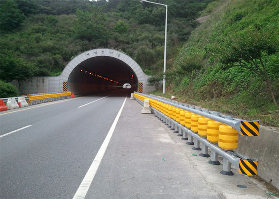Kualitas Highway Safety Guardrail Roller Barrier Crash Barrier EVA Rolling Barrels pabrik