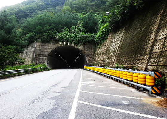 Kualitas Highway Crash Cushion Barrier Safety Roller Fence Untuk Fork Road pabrik