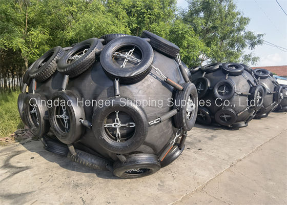 Kualitas Mooring Berthing Floating Yokohama Pneumatic Rubber Fender Rubber Dock Fender pabrik
